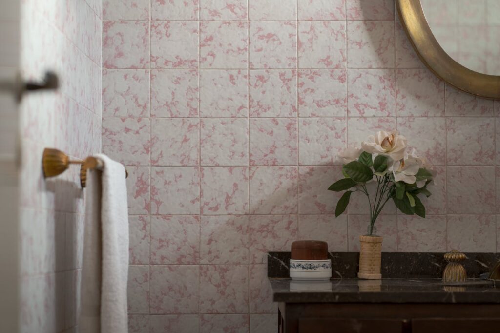 Elegant Bathroom Decor with Floral Elements
