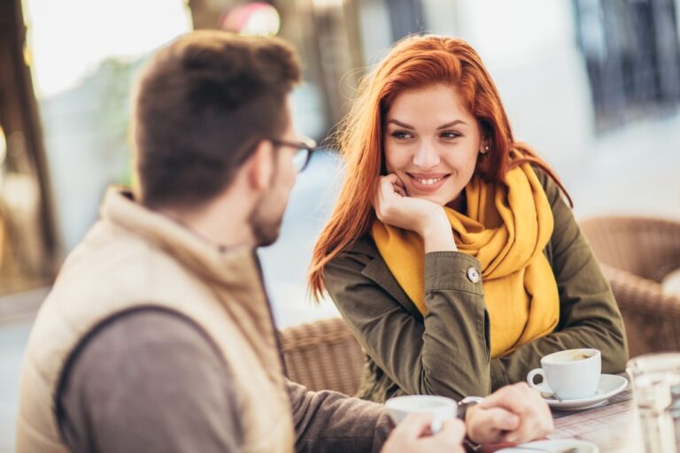 10 Things Women Pick Up On About Men In Seconds - Featured image