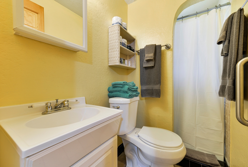 Grants Pass, OR, USA - July 1, 2022: Buona Sera Inn bathroom interior

