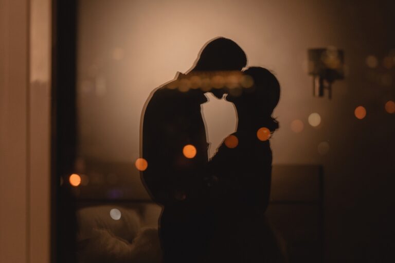 The 4 Most Romantic Zodiac Signs and 4 Who Prefer Being Alone - Featured image