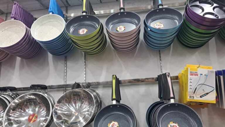 What is Better, a Ceramic or Cast Iron Skillet? - Featured image