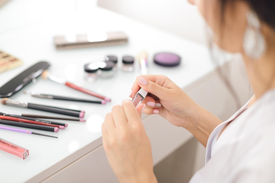 woman applying make-up image