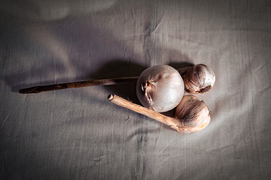 onion and garlic bulbs image