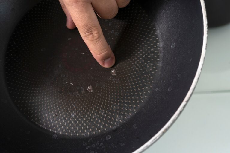 10 Ways You’re Ruining Your Nonstick Pans Without Realizing It - Featured image