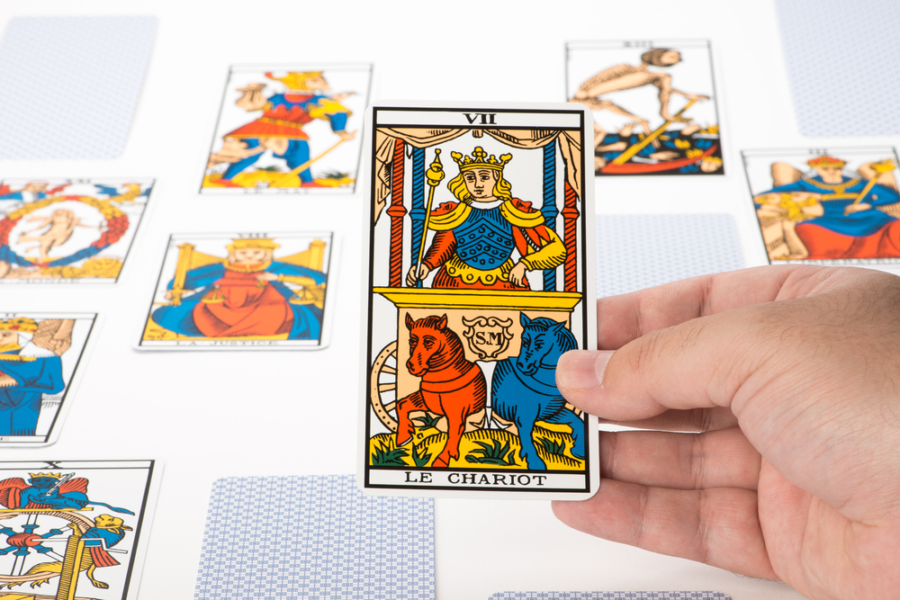 Draw tarot on white background : The Chariot