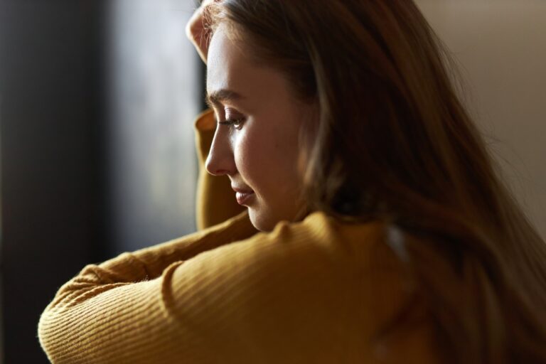 10 Habits That Reveal You Struggle With Self-Worth - Featured image