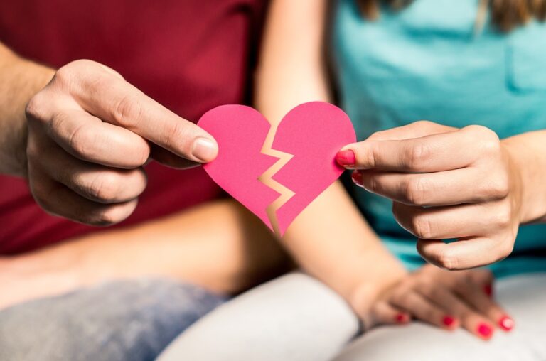 12 Clear Signs You’ve Fallen Out Of Love With Your Partner - Featured image