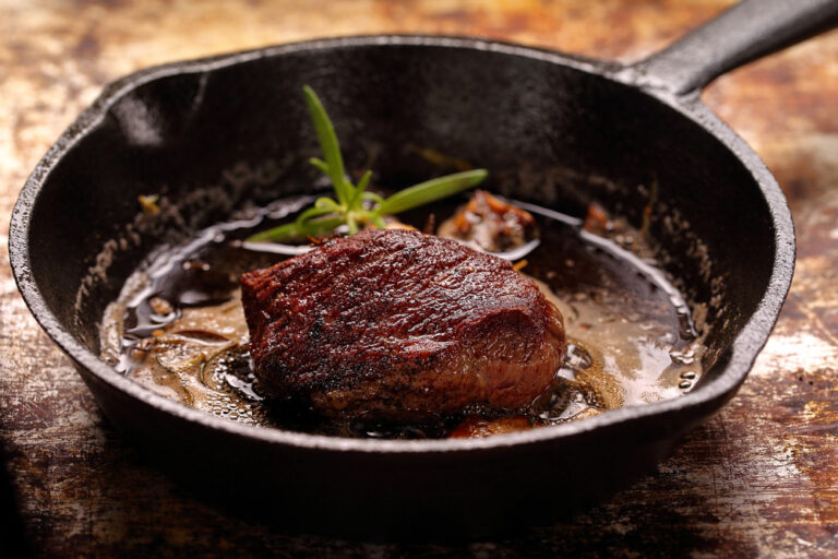 25 Foods You Should Avoid Cooking in a Cast Iron Skillet - Featured image