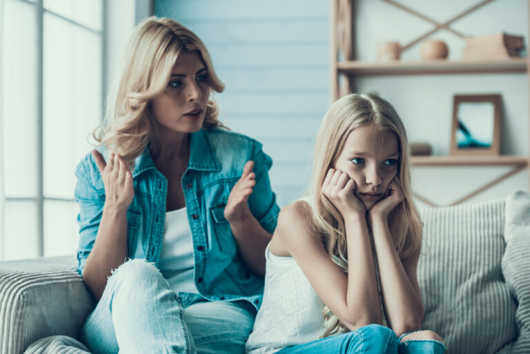 5 Signs You Were The Favorite Child & 5 Signs That Show You Weren’t - Featured image