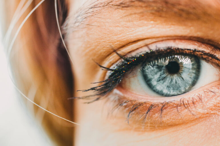 10 Ways Being a Highly Sensitive Person Is a Blessing and 10 Ways It’s a Burden - Featured image