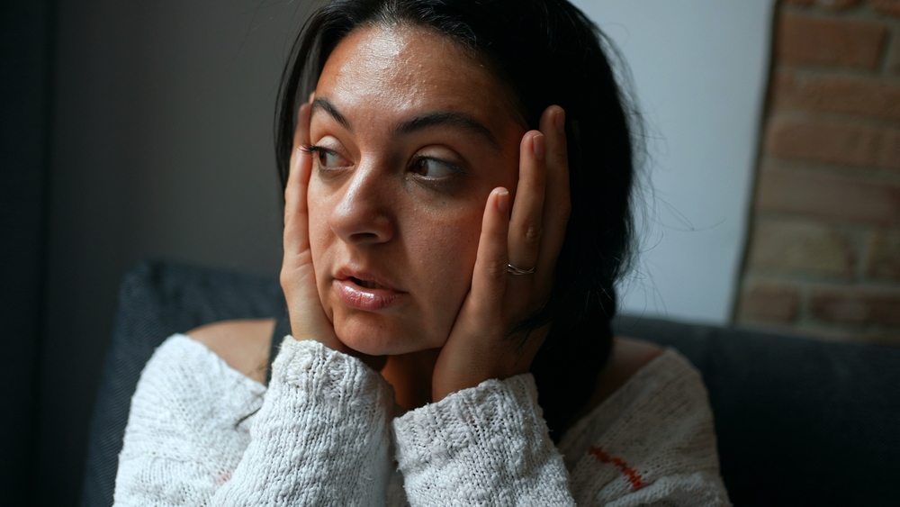 People with Highly Anxious Minds Usually Do These 15 Things That Baffle Regular People - Featured image