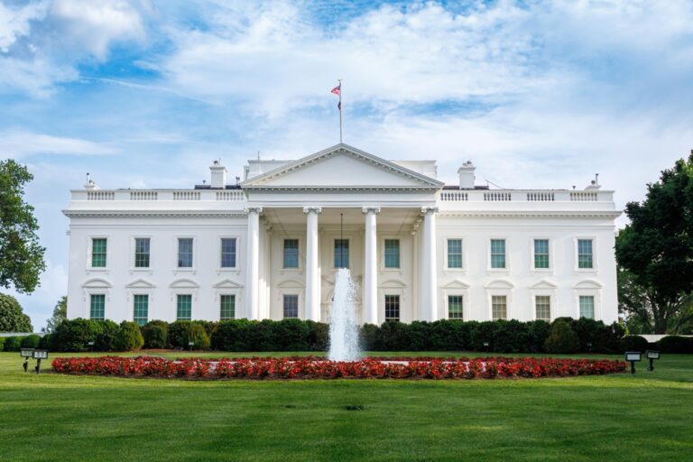 Trump Planning New Structure on White House Lawn - Featured image