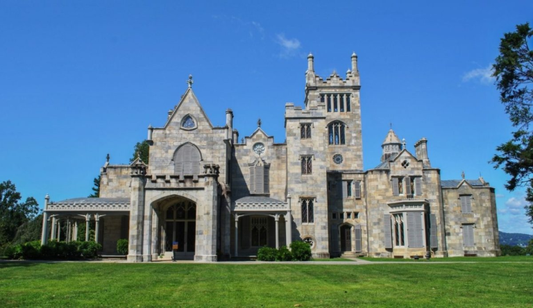 Historic Mansions That You Can Visit in the U.S - Featured image