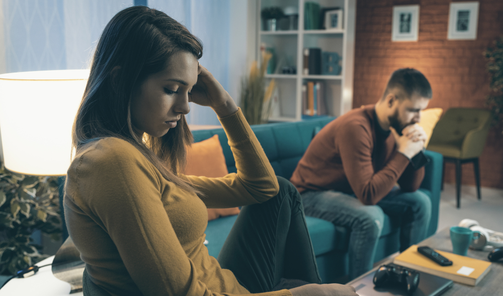 10 things wives quietly do when they’re silently unhappy in their marriage - Featured image