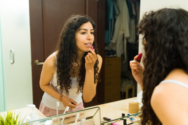 15+ Bathroom Secrets Women Are Guilty Of - Featured image