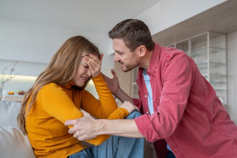The Brutal Truth Behind The Toxic Relationship Between A Narcissist And An Empath - Featured image