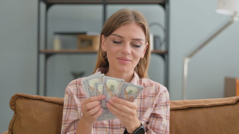 Little Known Careers That Pay Well (And No One Applies For) - Featured image