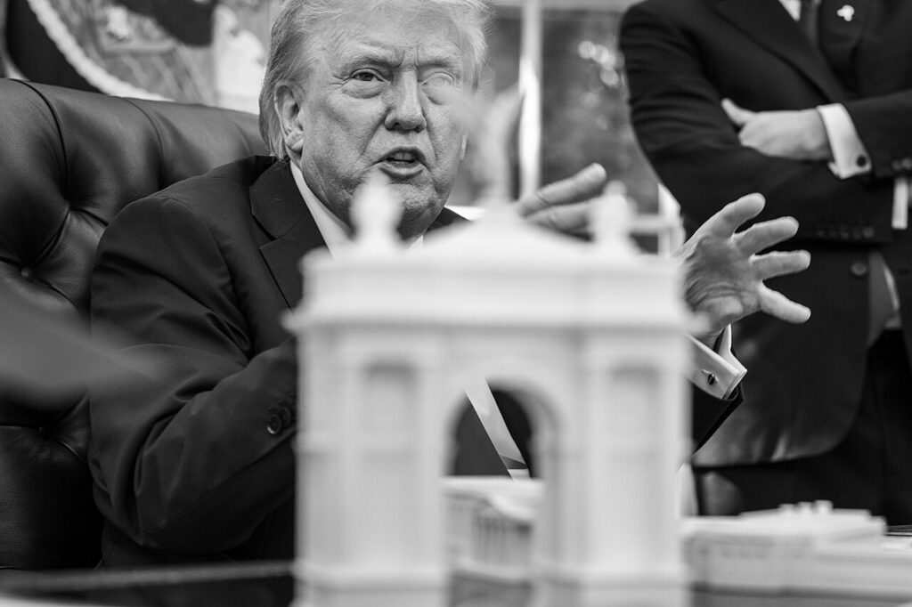 Democrats Push Bill to Block Trump’s Triumphal Arch with Backlash Over ‘Vanity’ Projects - Featured image