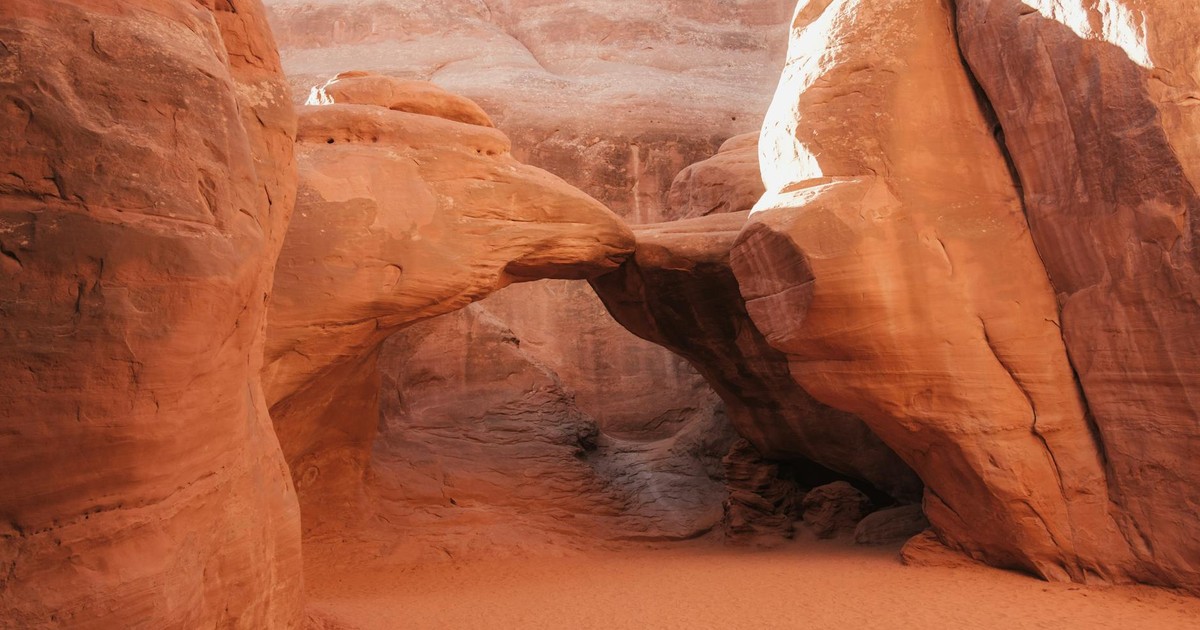 Stunning natural arch formation in Arches National Park, Utah, showcasing unique geology.