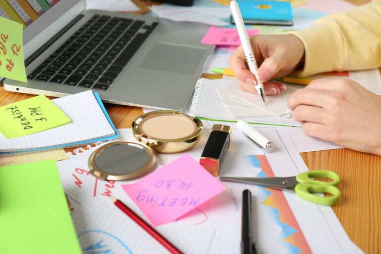 Science Says These 8 “Bad” Habits Are Actually Signs of a Brilliant Mind - Featured image