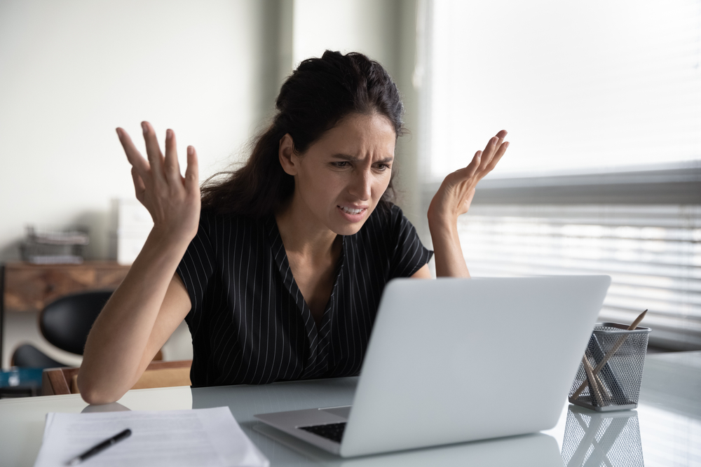 Should you shut down your laptop or just close the lid? What is Better? - Featured image