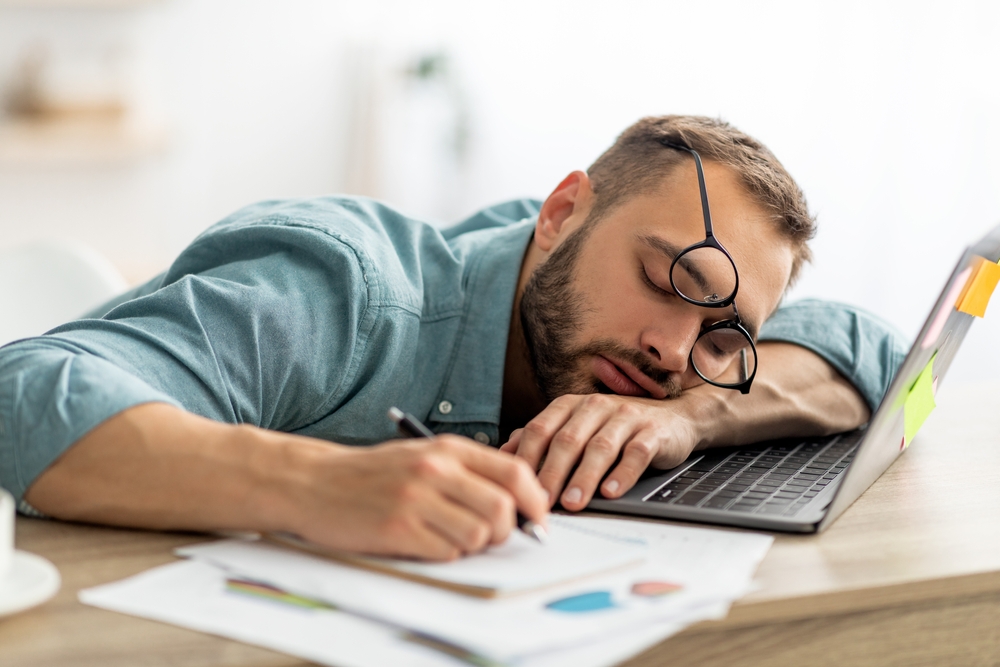 7 Real Reasons Americans Feel More Exhausted Than 20 Years Ago - Featured image