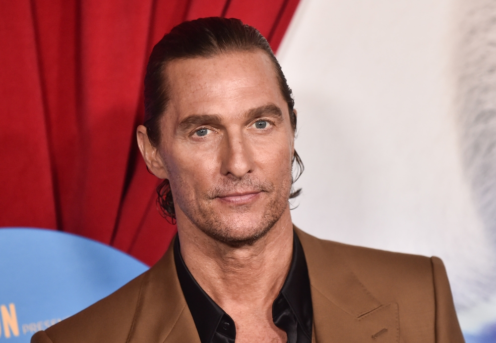 Why Male Celebs Like Jim Carrey + McConaughey Look Unrecognizable Now - Featured image