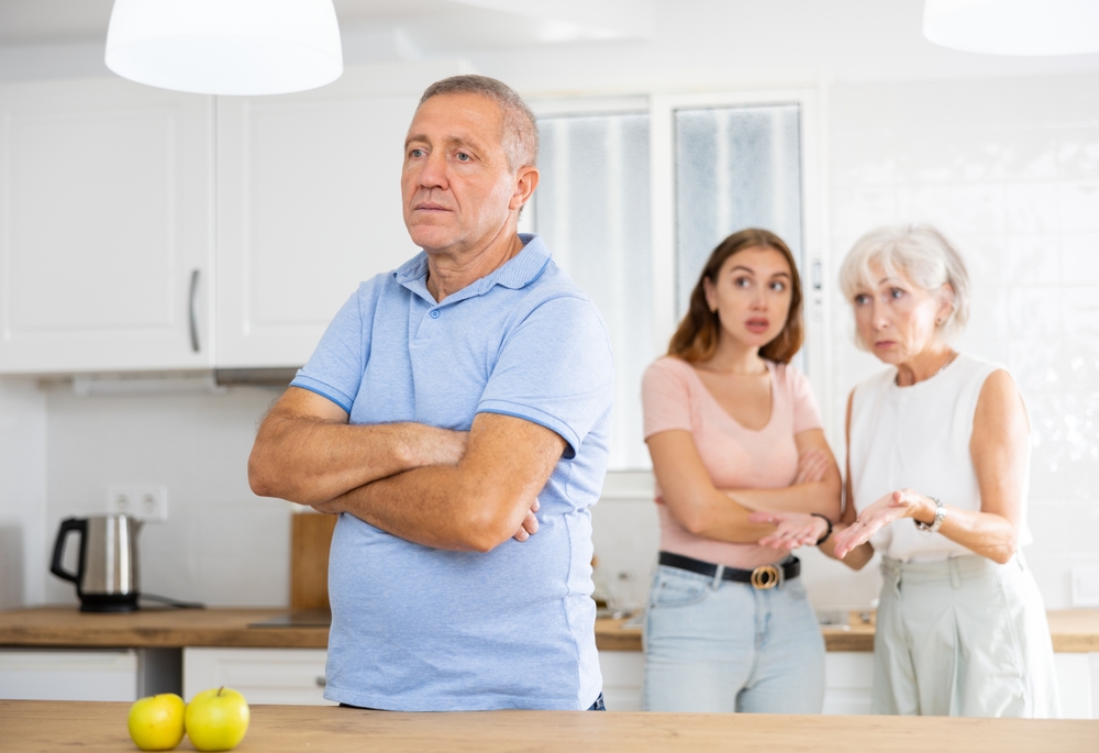 How Growing Up With a Narcissistic Father Differs From Having a Narcissistic Mother - Featured image