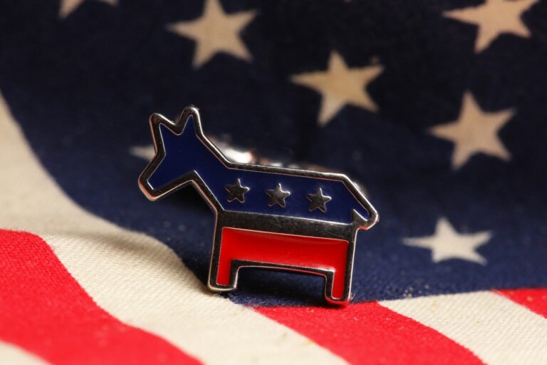 New Democratic Hopeful Gaining Serious Momentum - Featured image