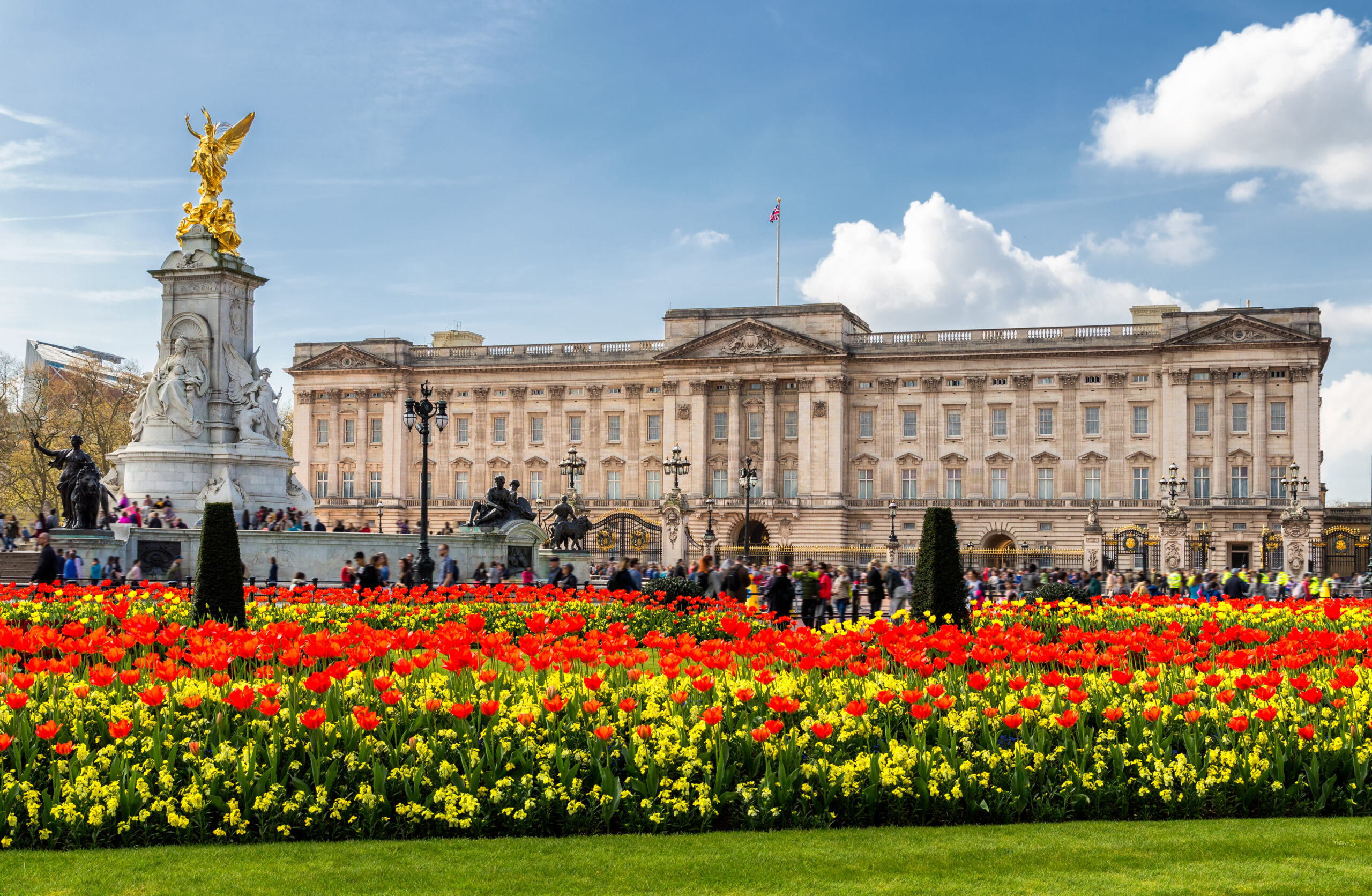 8 Enchanting Facts About Buckingham Palace Tourists Never Get To Discover