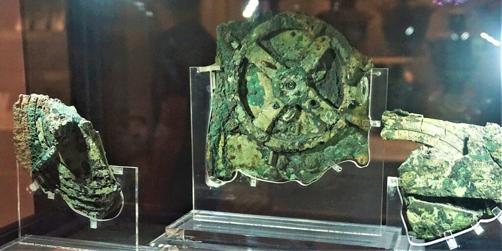 Antikythera_Mechanism_-_National_Archaeological_Museum,_Athens_by_Joy_of_Museum