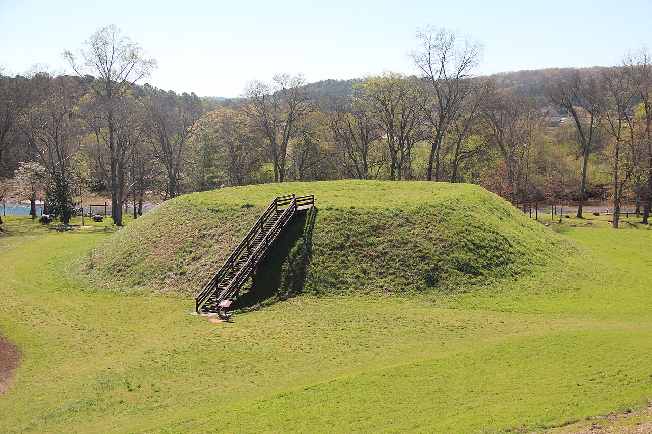 mounds in georgia