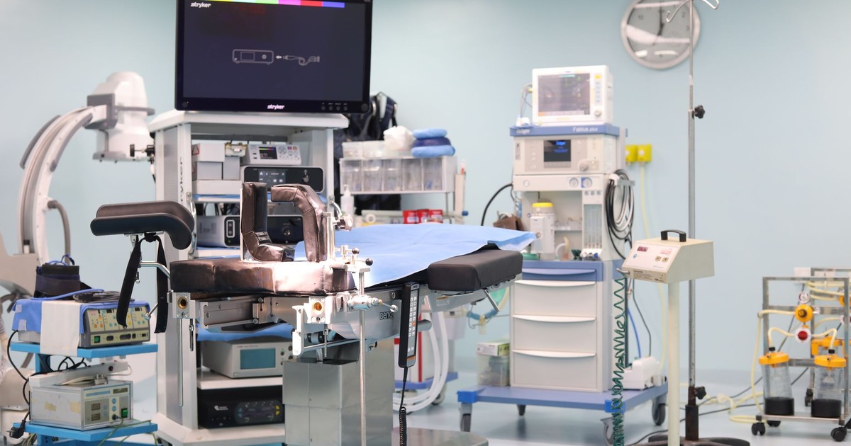 State-of-the-art operating room with advanced surgical equipment and technology.