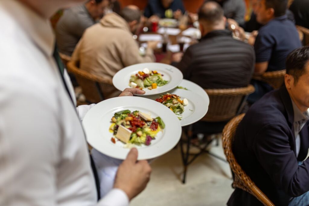 9 Things That Tell You If a Restaurant Is Worth the Price Before You Even Take a Seat - Featured image