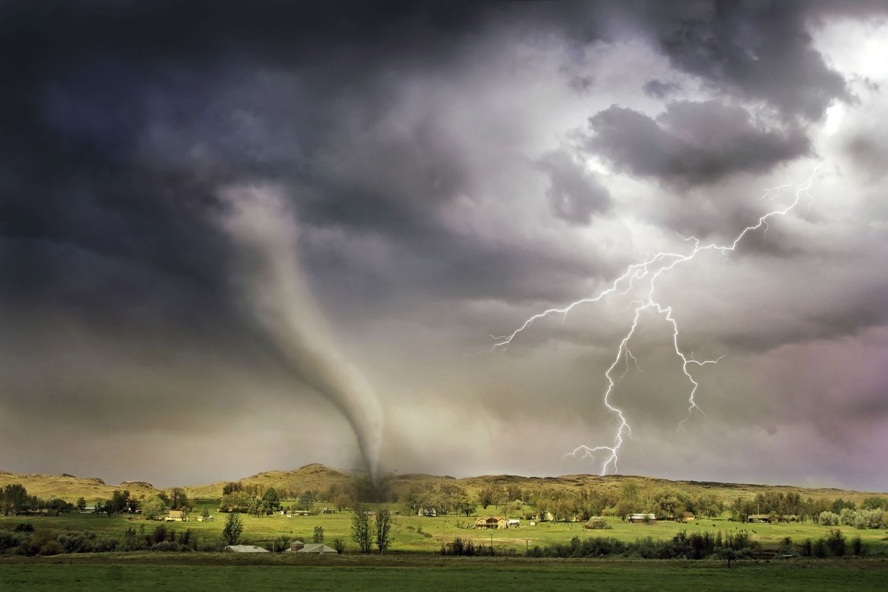 9 Travel Spots Where the Extreme Weather Is More Dangerous Than the Wildlife