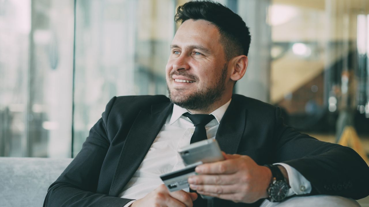 10 Effortless Daily Habits That Gradually Make You Much Smarter With Money