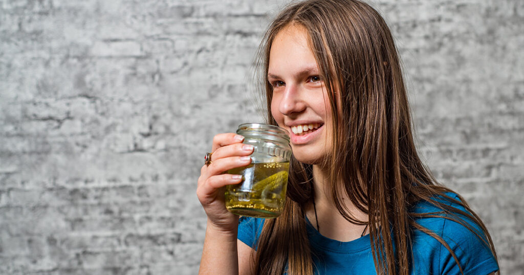 Does Pickle Juice Actually Stop Muscle Cramps? Here’s the Science - Featured image