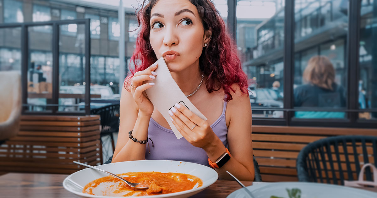 5 Things People Do at Dinner That Show Exactly How They Were Raised