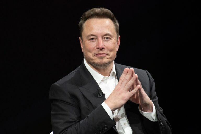 Doja Cat Called Elon Musk a ‘Barrel Chested Ewok’ and Says He ‘Looks Like He Eats Sand’ - Featured image