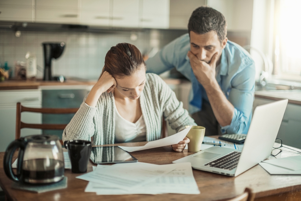 Nearly Half of Americans Are Anxious About Finances with Trump’s Handle on Economy — and It’s Getting Worse - Featured image