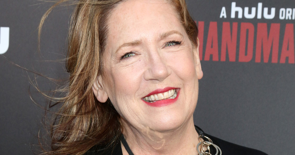 Ann Dowd Reveals the Text ‘Handmaid’s Tale’ Elisabeth Moss Sent Her After Trump’s Win in 2016