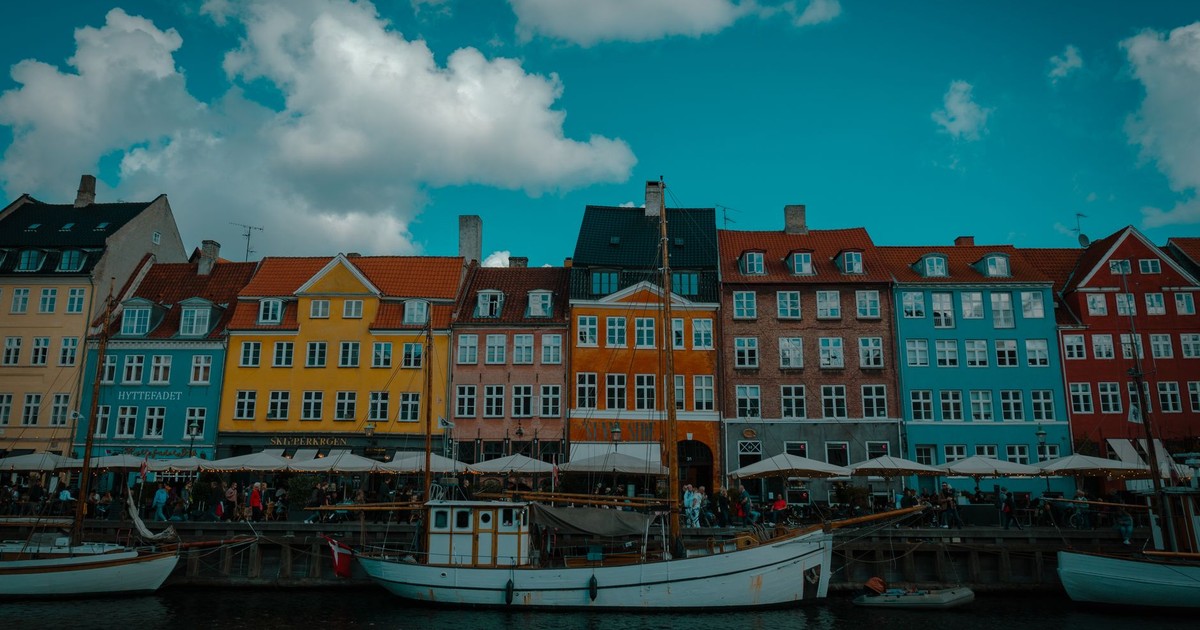 Vibrant boats and historic buildings line the iconic Nyhavn canal in Copenhagen, Denmark.