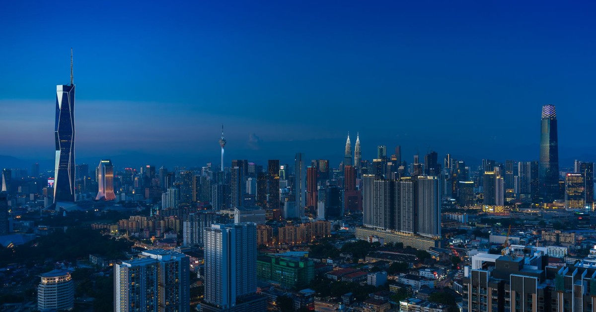 Discover the vibrant Kuala Lumpur skyline featuring iconic landmarks in the evening glow.