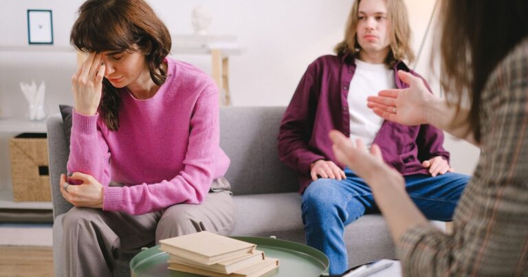 10 Warning Signs Marriage Counselors Spot in Couples Headed for Trouble - Featured image