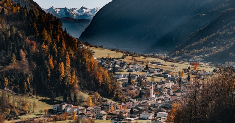 10 U.S. Towns Where You Can Live with Scenic Views Without Paying a Fortune - Featured image