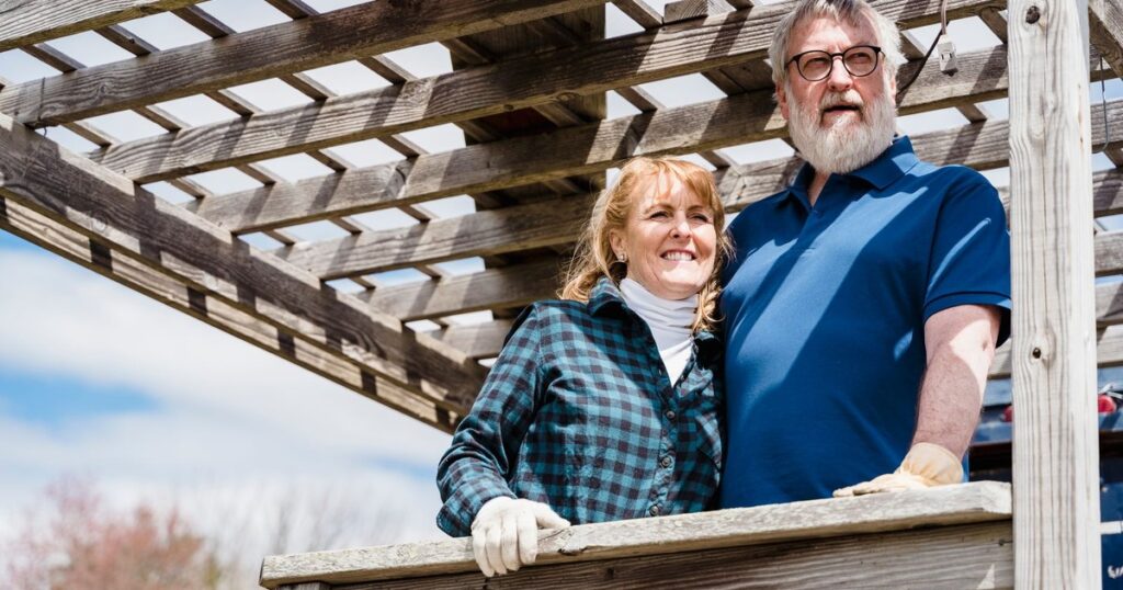 12 Appearance Traits Senior Men Actually Notice (and love) in Women - Featured image