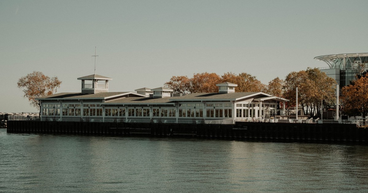 Scenic view of a historic pier building in Milwaukee, Wisconsin, during fall by Lake Michigan.