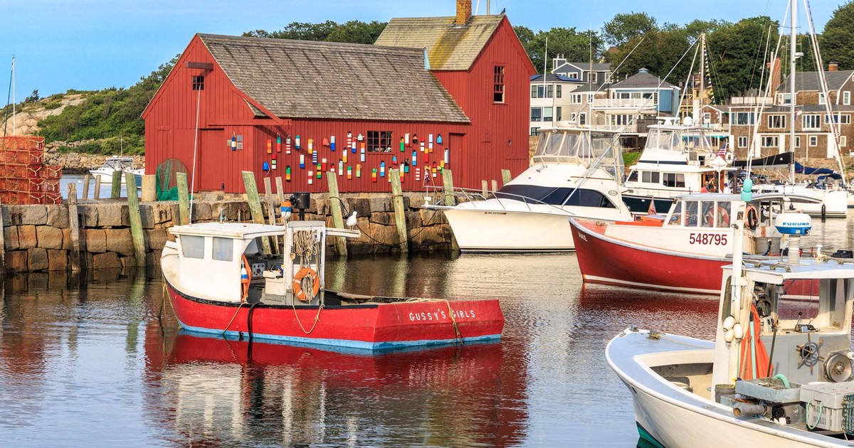 Picturesque Rockport harbor featuring the iconic Motif Number 1 and fishing boats.