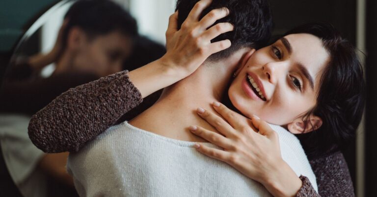 15 Things Women Are Insecure About That Men Actually Find Adorable - Featured image