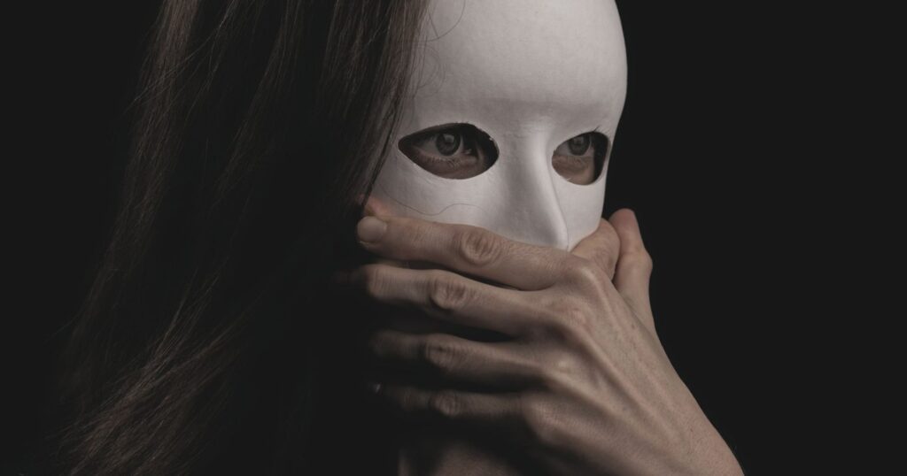 16 People Who Seem Wonderful But Are Actually Dangerous Monsters - Featured image